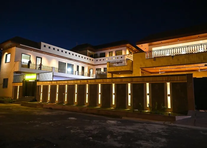 Sukuun Villa Airport Road #Luxury Pool Stay