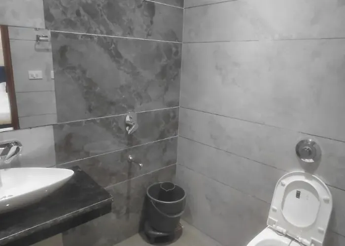 Hotel R K Luxe